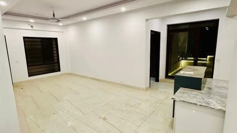 LUXURIOUS TRIPLET PENT HOUSE FOR SALE